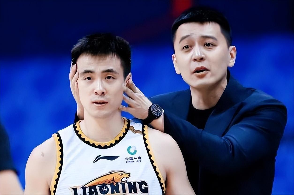云鼎娱乐app下载-赵继伟4+4+3拼尽全力!威尔斯10+2,莫兰德8+7,亨特6+1,辽篮落后9分